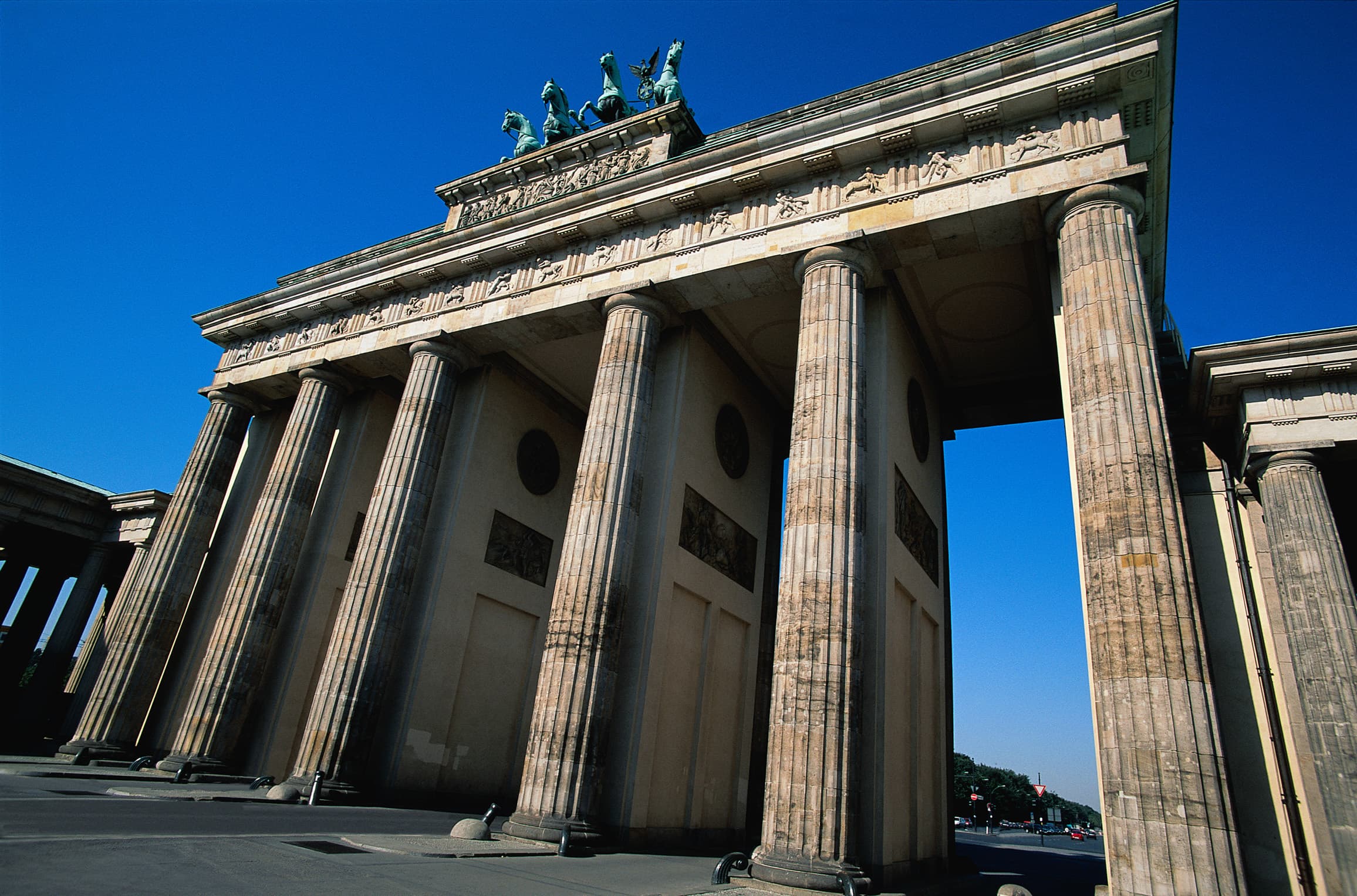 60079_brandenburg_gate,_berlin,.jpg